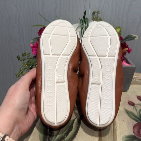 Tommy Hilfiger British Tan Faux Leather Flats Sz 8.5 Near New - Picture 12 of 16